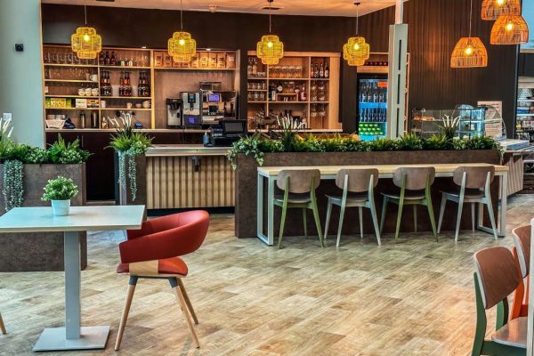 4. Counter Seating 4. Counter Seating